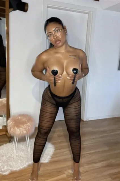 Brunhilda, horny girls in Paris - 617