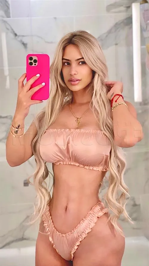 Clower, escort in Bagneux - 11239