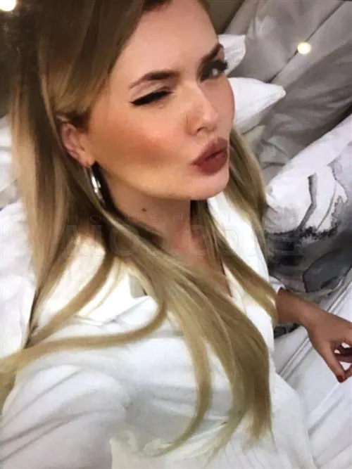 Ivonna, escort in Cannes - 11127