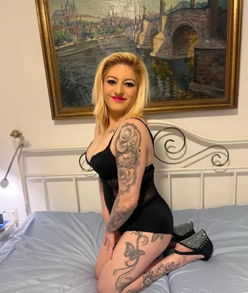 Lillylee, horny girls in Paris - 2985