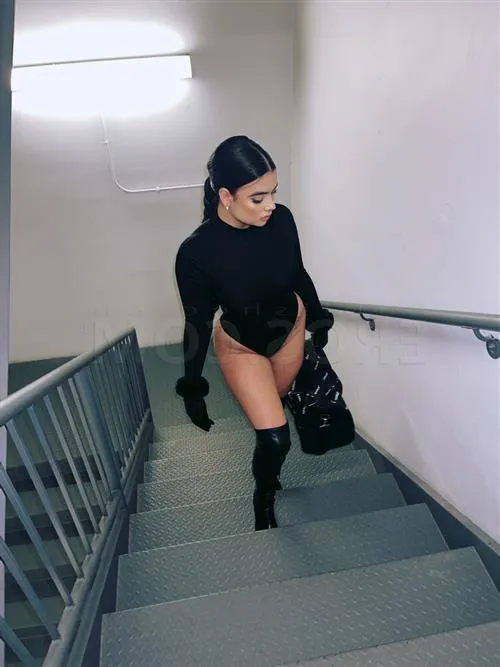 Love Lis, escort in Brive la Gaillarde - 2998