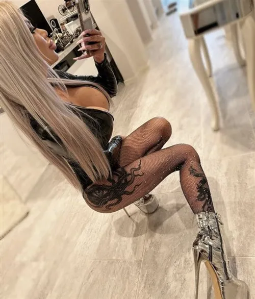 Escort Model Nawell, Valence - 9345