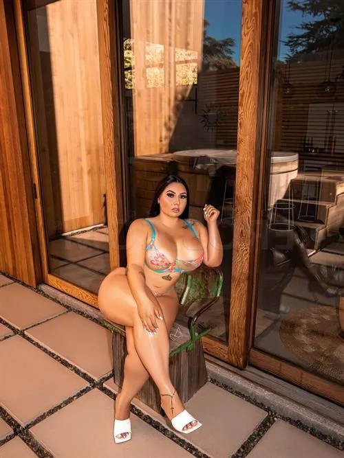 Oforna, escort in Cagnes sur Mer - 1462