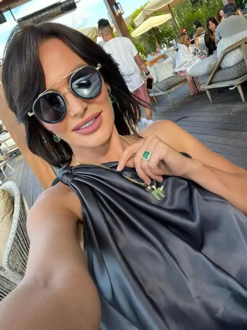 Escort Pilipina, Frejus - 397