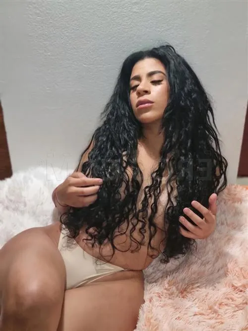 Qamer, horny girls in Paris - 7258