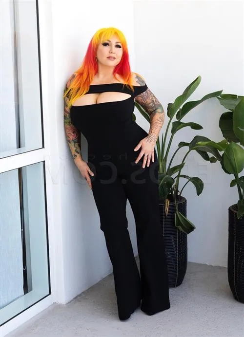 Escort Model Qingnan, Roanne - 1346