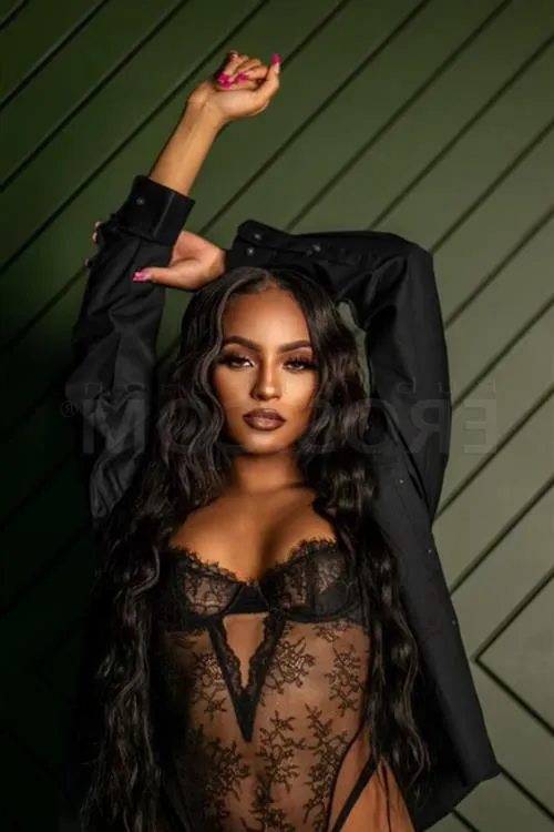 Escort Model Uurtsaikh, Etampes - 13008