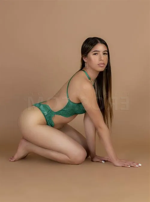 Escort Model Yan Shu, Frejus - 3530
