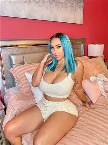Anna Lilian escort